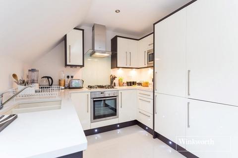 2 bedroom end of terrace house to rent - Bayswater Close, London, N13