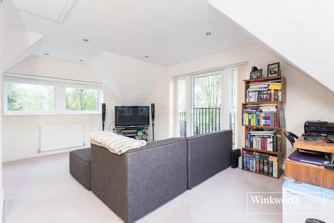 2 bedroom end of terrace house to rent - Bayswater Close, London, N13