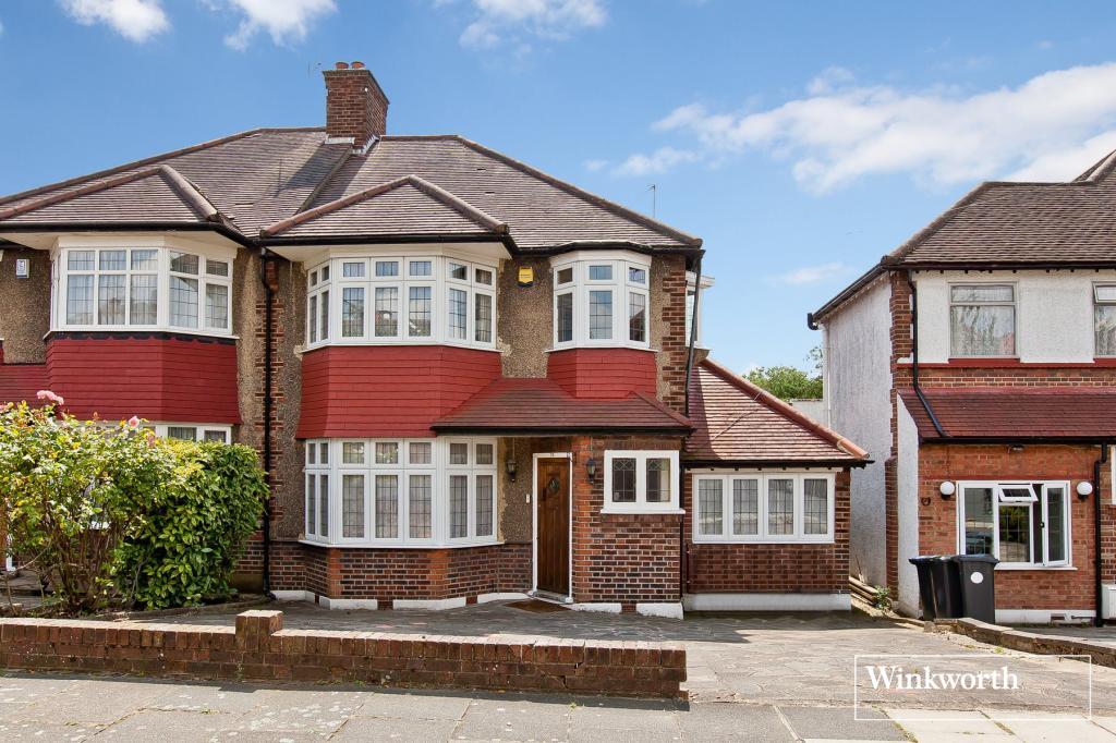 Morton Way, London, N14 3 bed semidetached house £2,200 pcm (£508 pw)