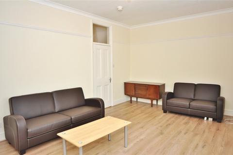 3 bedroom apartment to rent, Green Lanes, London, N13