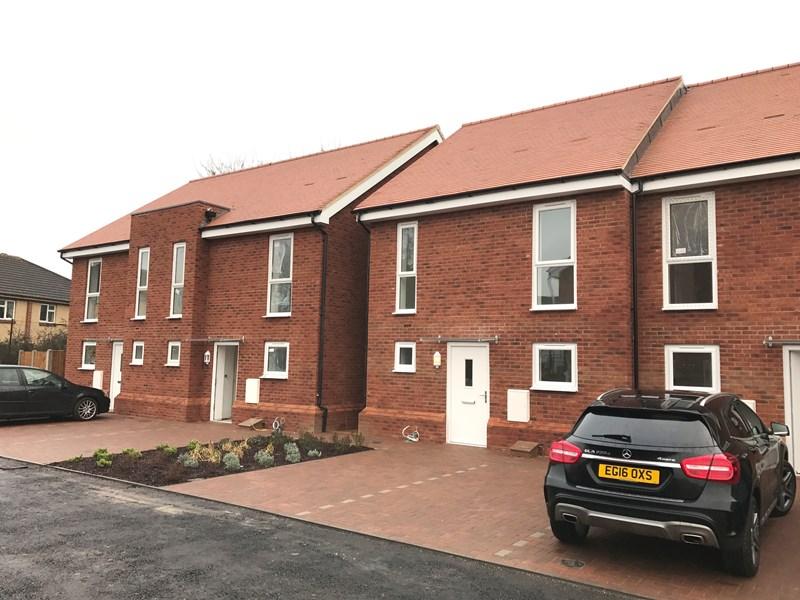 Hinguar Street, Shoeburyness, SS3 9AN (SS3 9DU) 3 bed end of terrace