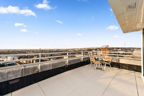 3 bedroom penthouse to rent, Boydell Court, St Johns Wood Park