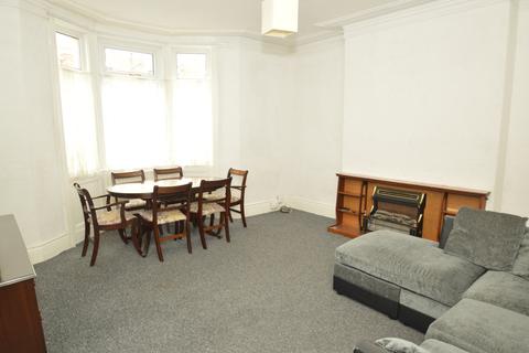 2 bedroom ground floor flat to rent, Rectory Road, Gateshead, NE8