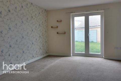 2 bedroom semi-detached house to rent, Flora Close