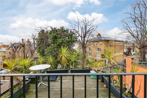 3 bedroom flat to rent, Castelnau, Barnes, London