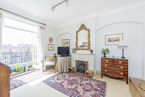 Studio to rent, Queen's Gate Terrace, South Kensington SW7