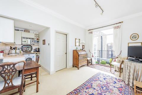 Studio to rent, Queen's Gate Terrace, South Kensington SW7