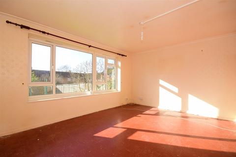 2 bedroom ground floor maisonette for sale, Victor Approach, Hornchurch, Essex