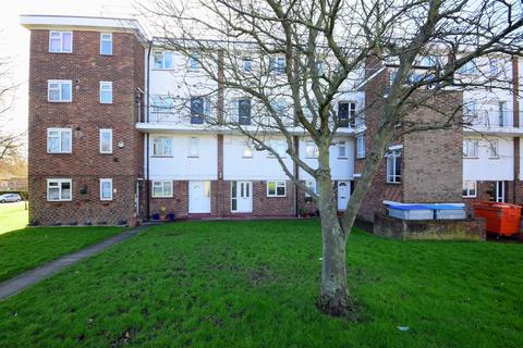 2 bedroom ground floor maisonette for sale, Victor Approach, Hornchurch, Essex