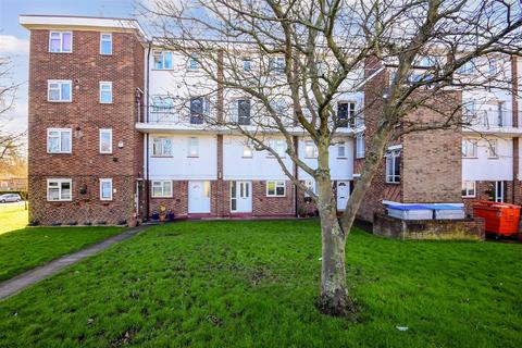 2 bedroom ground floor maisonette for sale, Victor Approach, Hornchurch, Essex