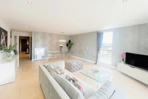 2 bedroom penthouse for sale, Cromwell Court, Brewery Wharf