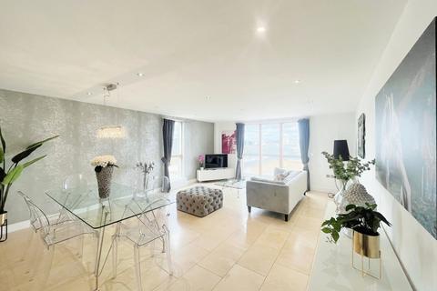 2 bedroom penthouse for sale, Cromwell Court, Brewery Wharf