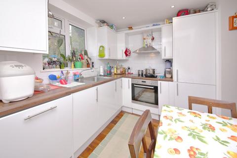 2 bedroom flat to rent, Fermoy Road, Westbourne Park W9