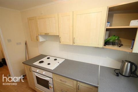 1 bedroom apartment to rent, Whalebone Avenue, Romford