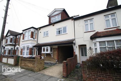 1 bedroom apartment to rent, Whalebone Avenue, Romford