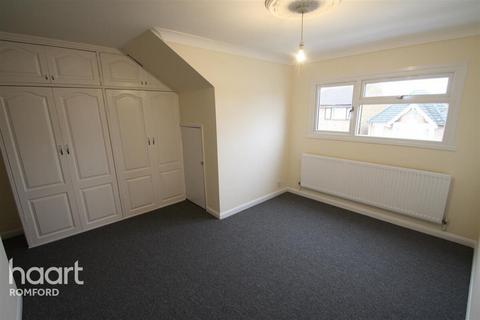 1 bedroom apartment to rent, Whalebone Avenue, Romford