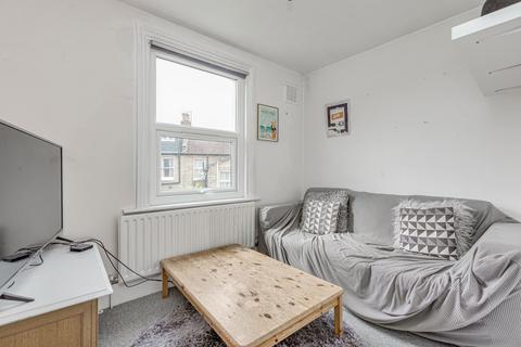 4 bedroom terraced house to rent, Hazelbourne Road, London