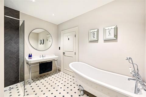 3 bedroom flat to rent, Phillimore Place, Kensington, London