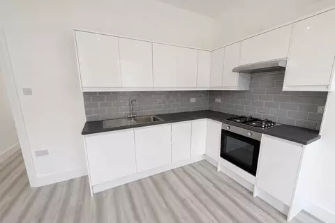 2 bedroom flat to rent - View 3