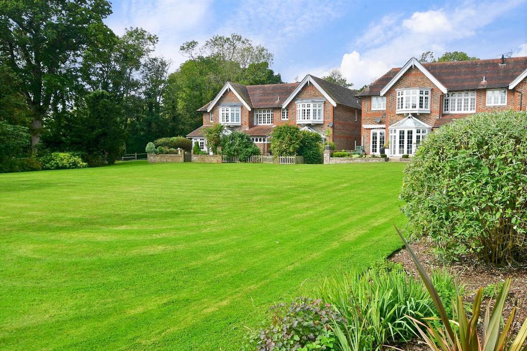 Batworth Park, Crossbush, Arundel, West Sussex 2 bed apartment for sale