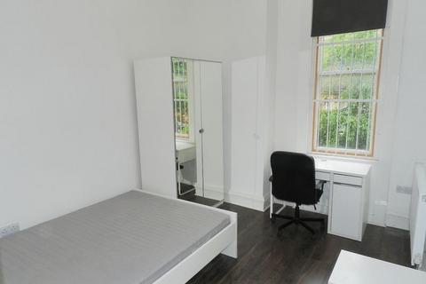 2 bedroom flat to rent, Clarendon Road, Leeds