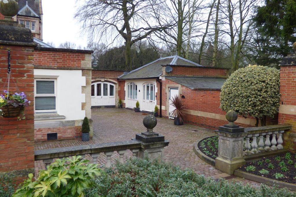 Caldecote Hall Drive, Nuneaton, CV10 1 bed character property £150,000