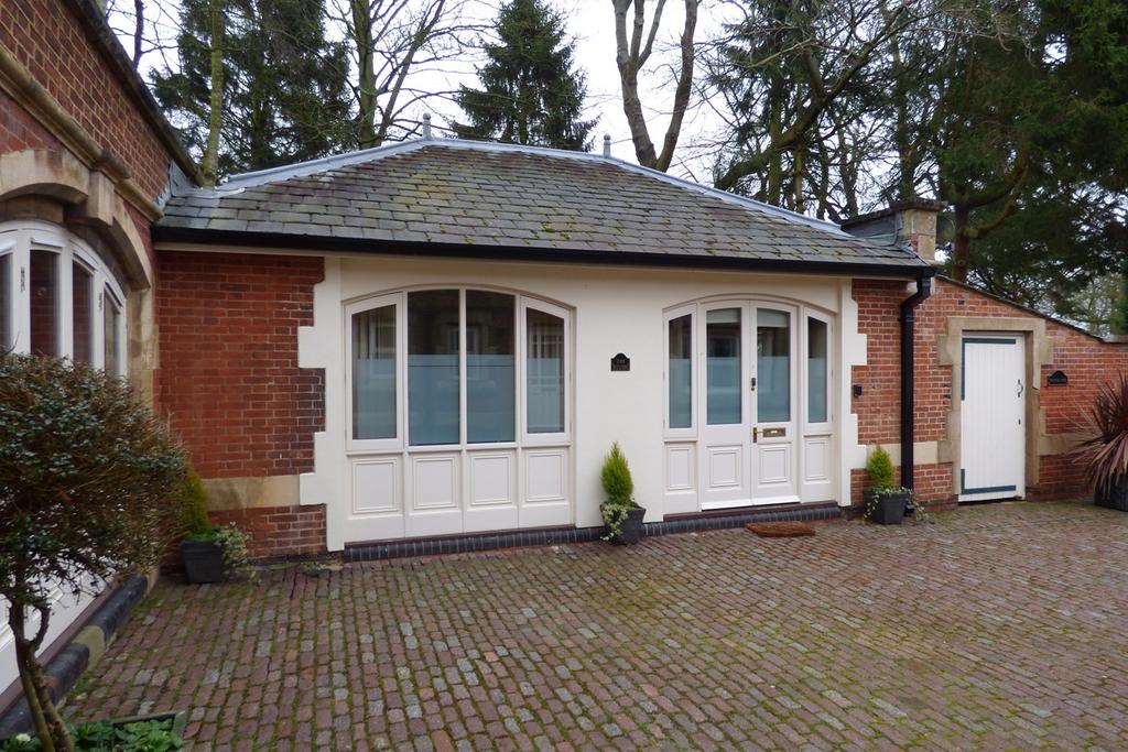 Caldecote Hall Drive, Nuneaton, CV10 1 bed character property £150,000