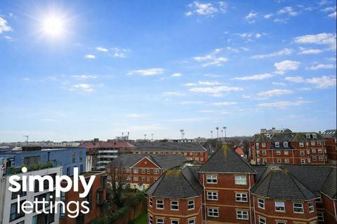 2 bedroom flat to rent, Somerhill Road, Hove