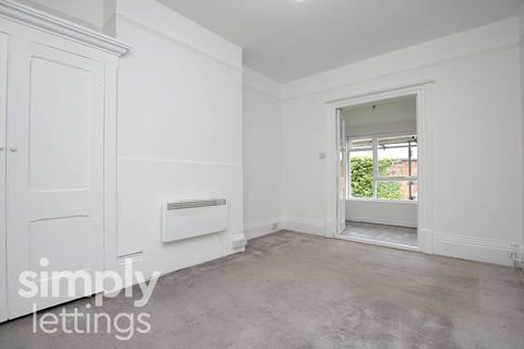 Studio to rent, College Road, Brighton