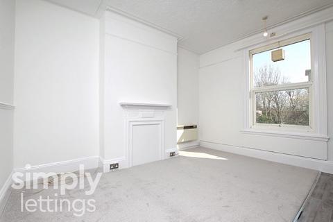 Studio to rent, The Upper Drive, Hove