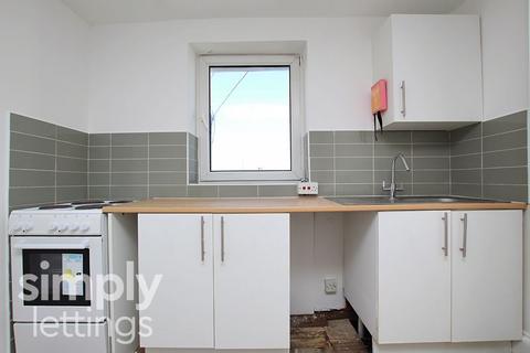 Studio to rent, Lower Rock Gardens, Brighton