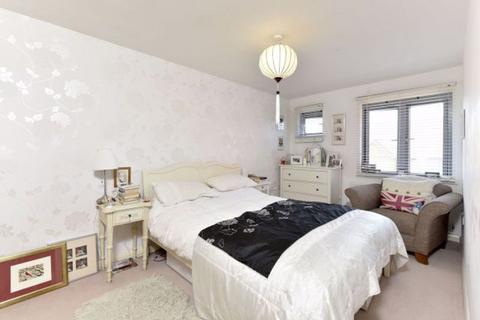 1 bedroom apartment to rent, Ascalon Street, SW8