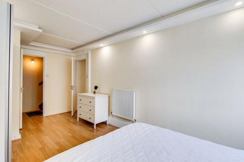 2 bedroom apartment to rent, Charlotte Despard Avenue, SW11