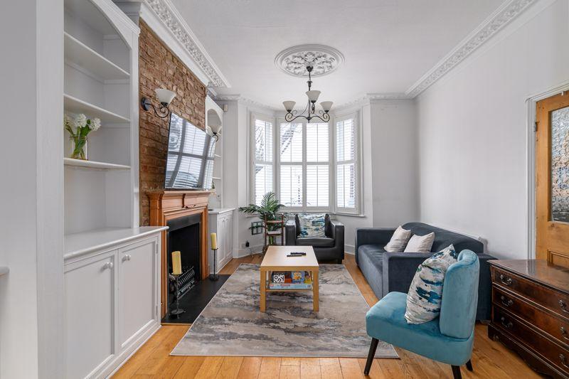 Candahar Road, Battersea SW11 3 bed terraced house £3,300 pcm (£762 pw)