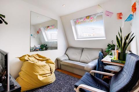 1 bedroom apartment to rent, Battersea Park Road, Battersea SW8