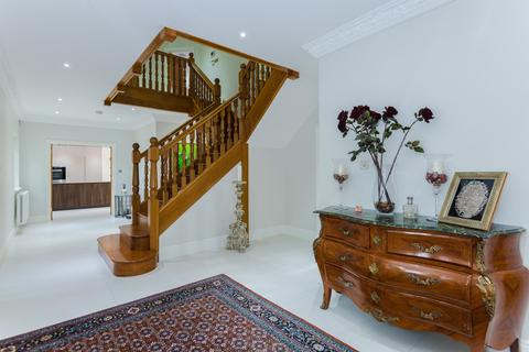 6 bedroom detached house to rent, Dukes Kiln Drive, Gerrards Cross