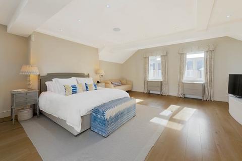 4 bedroom house to rent, Aubrey Walk, London