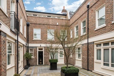 4 bedroom terraced house to rent, St Michael's Mews, Belgravia, London