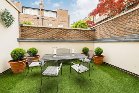 4 bedroom terraced house to rent, St Michael's Mews, Belgravia, London