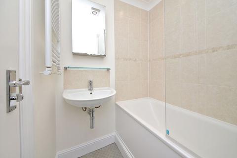 2 bedroom flat to rent, Queensway, Bayswater W2