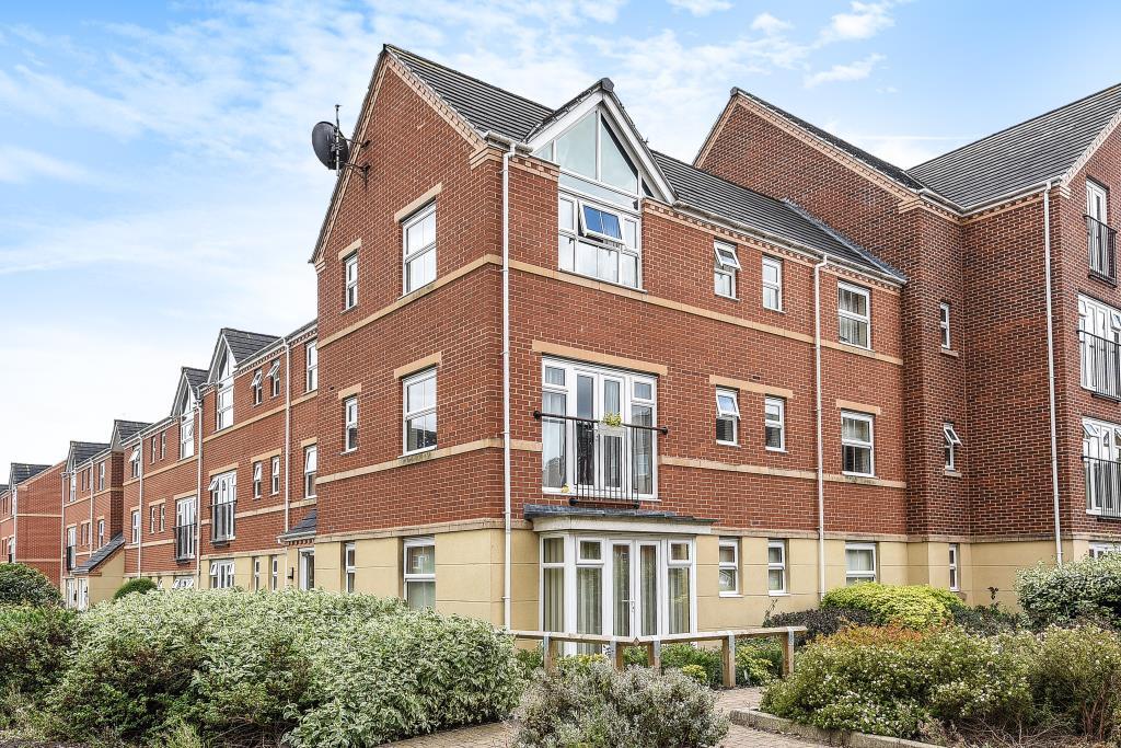 Alma Road, Banbury, OX16 2 bed flat £140,000