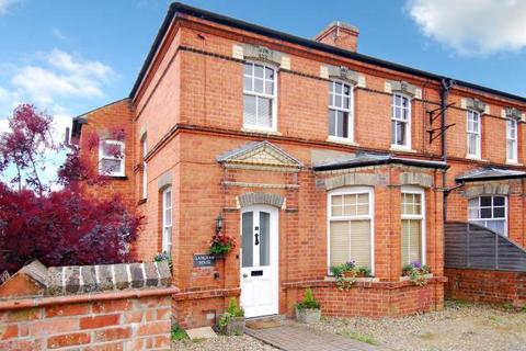 2 bedroom maisonette to rent, Newtown Gardens,  Henley-on Thames,  RG9