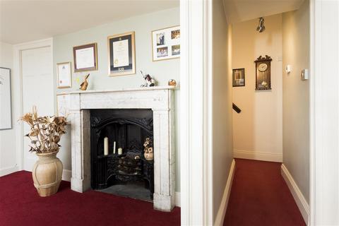 3 bedroom maisonette for sale, Court Street, Faversham