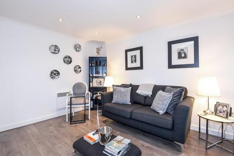 2 bedroom flat to rent, Hospital Hill,  Chesham,  HP5