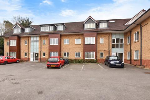 2 bedroom apartment to rent - Sandown Court,  High Wycombe,  HP12