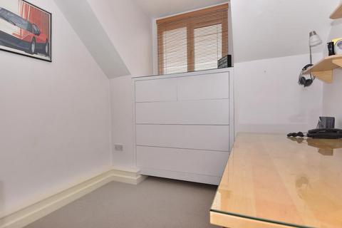 2 bedroom apartment to rent - Sandown Court,  High Wycombe,  HP12