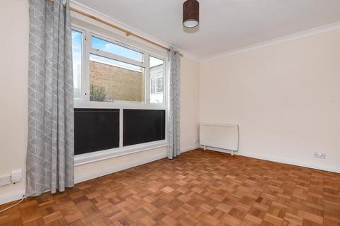 2 bedroom apartment to rent, Woking,  Surrey,  GU22