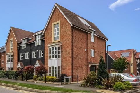 5 bedroom townhouse to rent, Baynton Road,  Aylesbury,  HP21