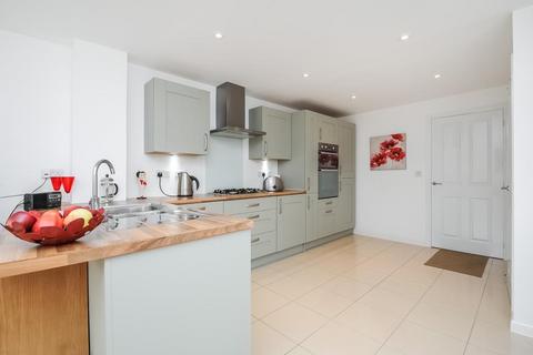 3 bedroom end of terrace house to rent, Turner Drive,  Botley,  OX2