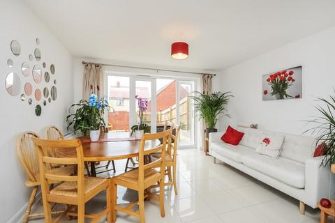 3 bedroom end of terrace house to rent, Turner Drive,  Botley,  OX2